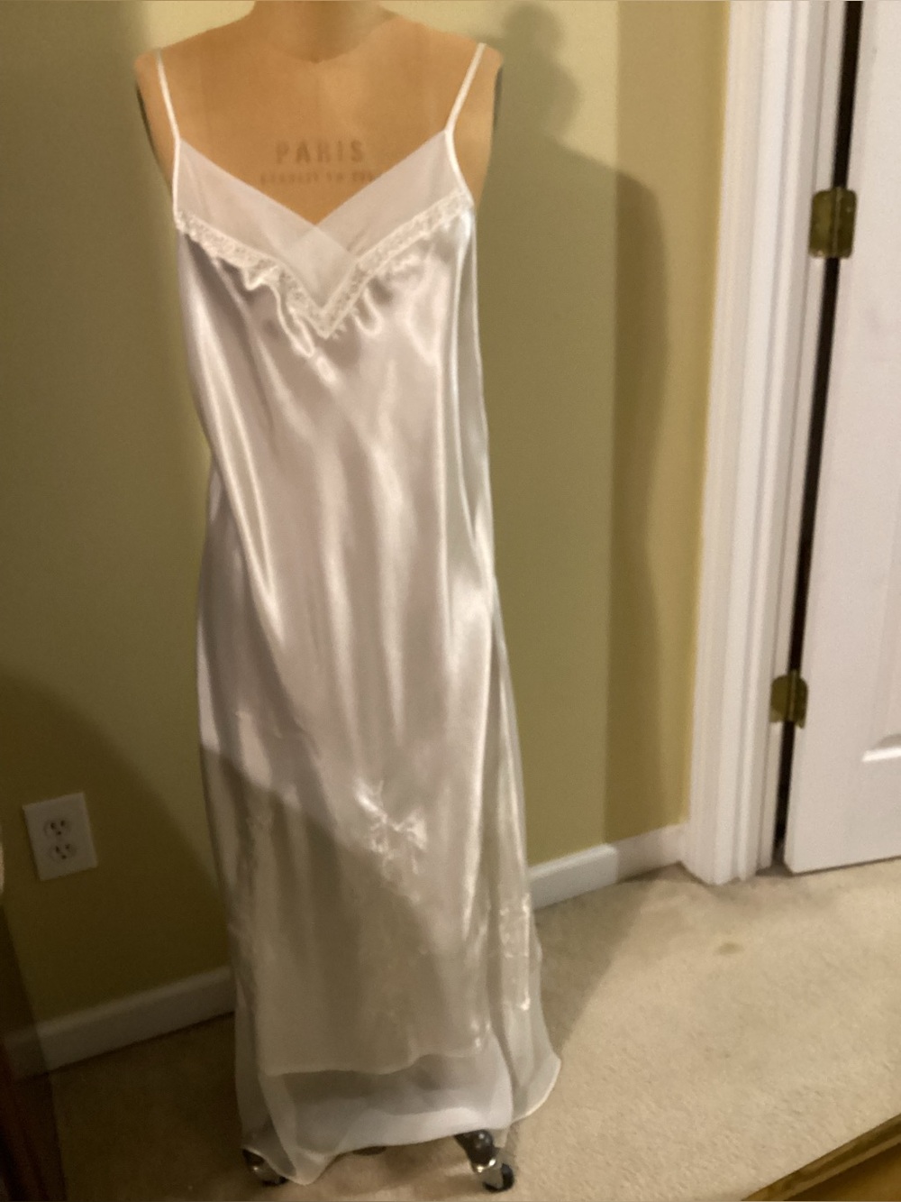 Intimate Essentials, 1970’s lingerie with robe, size S